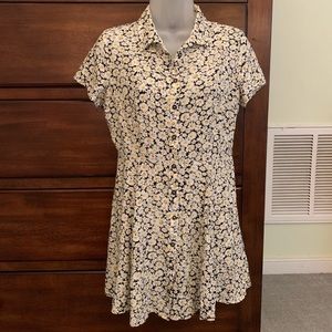 *FOREVER 21* Daisy Print Collared Mini Dress